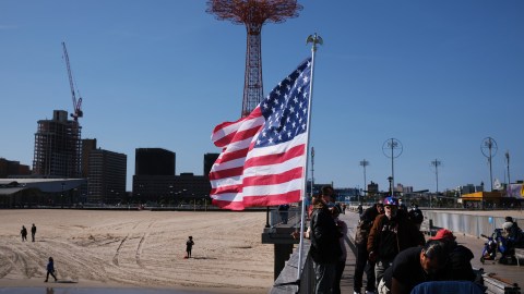 Las personas podrán caminar en los paseos de madera y en la arena, pero no podrá ingresar al agua.