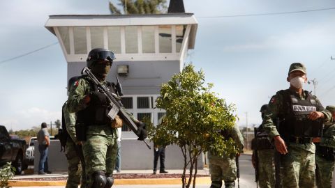 Members of the state police and National Guard watch this Friday the door of the Puente Grande Social Reintegration Center, in the El Salto municipality, Jalisco state, Mexico 22 May 2020. A quarrel between inmates of the Puente Grande prison recorded this Friday, ended with seven dead and nine wounded, the Attorney General of Justice of the Mexican state of Jalisco reported this Friday. EFE/Francisco Guasco