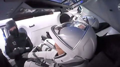 Los astronautas en el SpaceX.