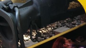 La mujer no tuvo lesiones y se retiró por su propio pie.