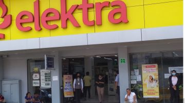 Elektra, una de las empresas de Grupo Salinas que se niega a cerrar.