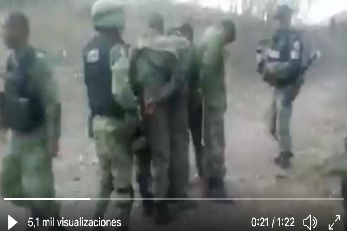 VIDEO: Agarran a soldados mexicanos mientras adiestraban a sicarios del Cártel de Sinaloa