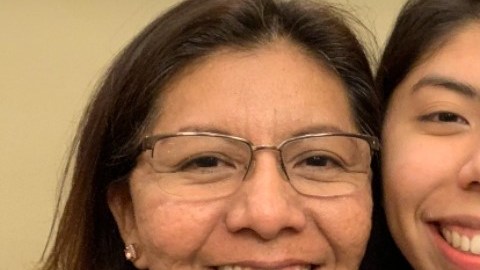 La mexicana Yolanda García asegura que los hispanos nunca dejan de "celebrar la vida".