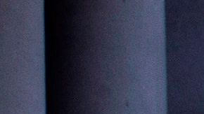 Grupo de manifestantes a las afueras del Ayuntamiento de Los Ángeles el viernes 1 de mayo de 2020.