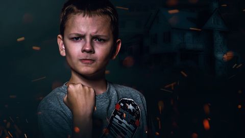 Si su hijo está en medio de un arranque, sea cual sea la situación que lo haya provocado, primero averigüe precisamente cuál es el problema.