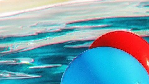 El agua no transmite el coronavirus pero la cercanía a oras personas sí.