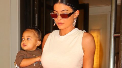 Kylie Jenner y su pequeña.