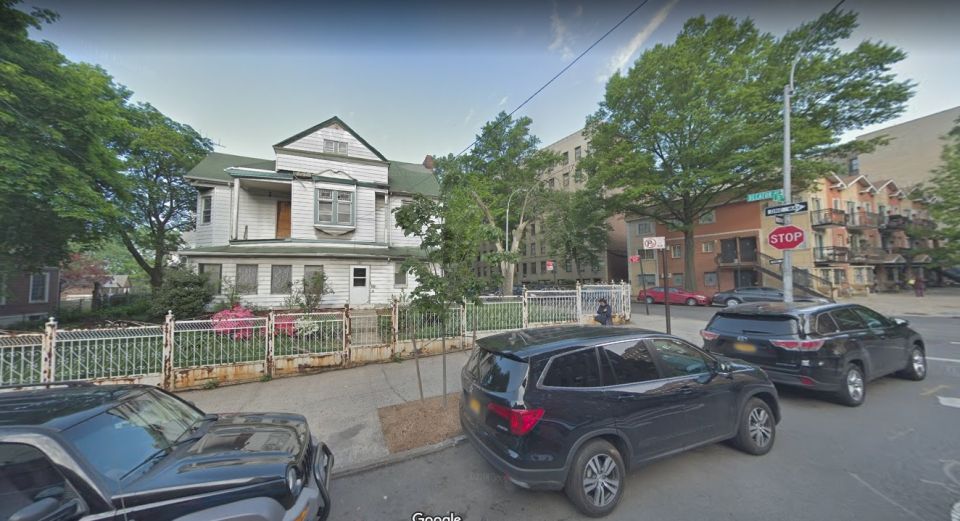 Balean en la cabeza a un joven en casa abandonada en El Bronx El