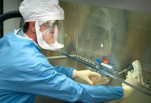 La vacuna contra el COVID-19 desarrollada en China que genera anticuerpos y es “tolerable” en humanos