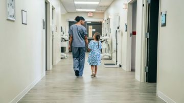 Los 13 hospitales del estado tratan a los niños más enfermos de California, por lo
que aprobar sus solicitudes de recaudación de fondos es un "sí' fácil para muchos votantes.