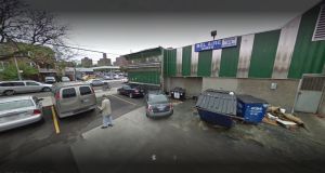 Abren un autocine para recaudar fondos en Queens: reliquia rescatada por la cuarentena
