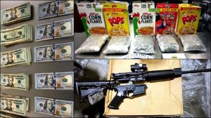 Lo que enviaban por paquetería: armas de fuego, dinero oculto en revistas y droga en cajas de cereal
