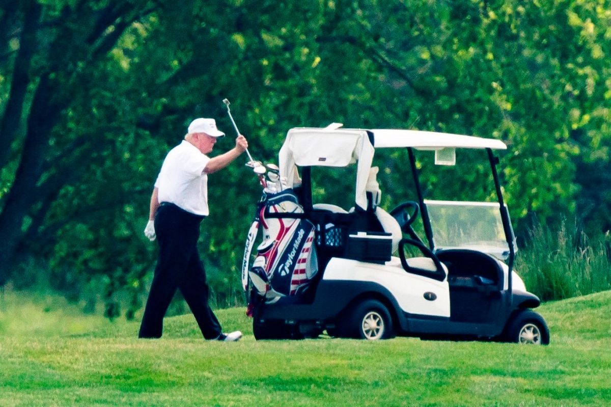 El expresidente pasa gran parte de su tiempo jugando golf.