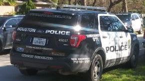 La Policía de Houston.