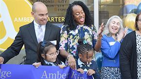 Acto de apertura de la nueva localización de Amber Charter School, en el vecindario de Kingsbridge, en El Bronx.
