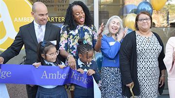 Acto de apertura de la nueva localización de Amber Charter School, en el vecindario de Kingsbridge, en El Bronx.