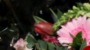 Cierran florerías para evitar aglomeraciones.