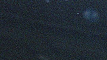 Hugo Sánchez saluda a la afición al concluir su carrera con un partido amistoso contra Paraguay.