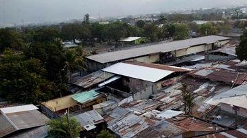 Viviendas en San Pedro de Sula, donde sus residentes enfrentan todo tipo de actos violentos diariamente.