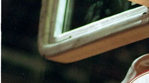 Michael Jordan realiza un mate a canasta.