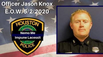 El oficial fallecido Jason Knox.