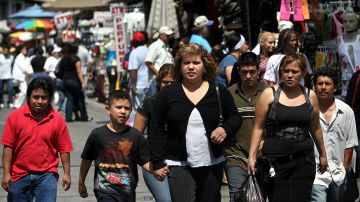 Muchas familias latinas no han podido comunicarse para solicitar asistencia económica.