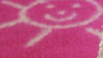 Los padres pueden leer los libros de sus bebés y luego dejarlos hojearlos y jugar con ellos.