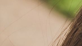 Tal vez tu ex no te diga con palabras qué siente por ti ahora mismo, sin embargo, te demuestra su afecto con su compañía, apoyo y cuidados.