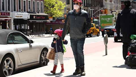 Las autoridades piden a los padres estar muy atentos con cualquier cambio en la salud de sus hijos.