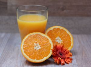 Lo que un vasito de jugo de papaya y naranja en ayuno hará por tu salud
