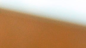 Un grupo de enfermeras hacen un minuto de silencio por el enfermero William Chan, quien murió de COVID-19, durante una manifestación organizada por la Asociación de Enfermeras del Estado, en la entrada de la prisión de Rikers Island.