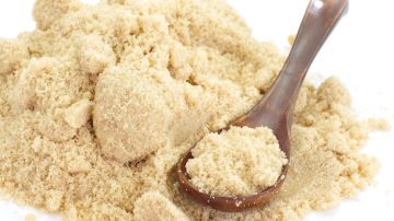 El azúcar morena es un excelente exfoliante natural.