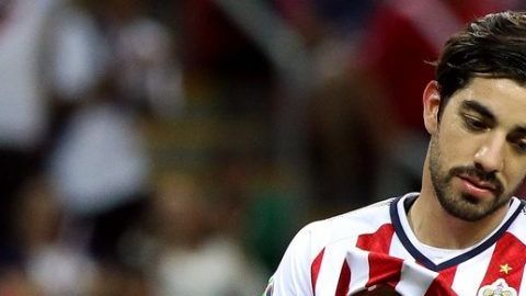 Rodolfo Pizarro jugó varias temporadas con los Chivas de Guadalajara.