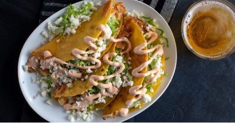 Los tacos de canasta se venden en todas las esquinas de México y también son conocidos como "tacos sudados".