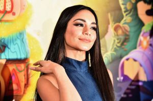 Vanessa Hudgens celebra el ‘Cinco de Mayo’ con un sexy traje de baño rojo y sombrero mexicano