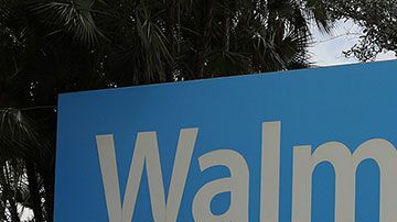 La gente empezó a comprar más estas cosas conforme fueron recibiendo el dinero de apoyo.