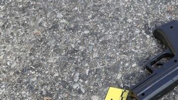 La vida del hijo herido no corre peligro.