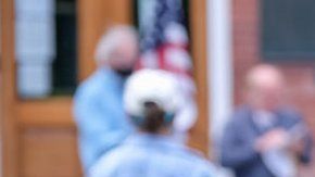 "Encacerlen a los 4", pide esta mujer en una de las manifestaciones  en EE.UU.