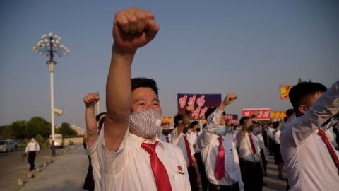 Estudiantes norcoreanos en una manifestación para denunciar a los desertores, este lunes.
