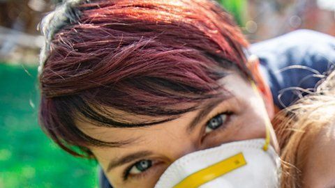 Ante la ausencia de una vacuna, las mascarillas son una estrategia efectiva para protegerse del covid-19.