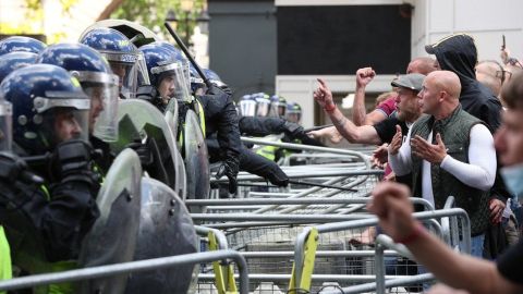 112887879_policeareconfrontedbyprotestersinwhitehallnearparliamentsquarepa-2