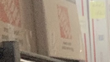 En sus diseños de zapatos, Katherine Méndez recuerda cuando fue detenida por migración. (Cortesía Katherine Méndez)