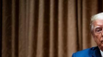 Washington (Usa), 10/06/2020.- US President Donald J. Trump makes remarks as he is surrounded by African-American supporters in the Cabinet Room of the White House, in Washington, DC, USA, 10 June 2020.