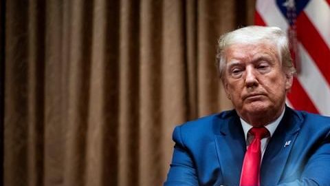 Washington (Usa), 10/06/2020.- US President Donald J. Trump makes remarks as he is surrounded by African-American supporters in the Cabinet Room of the White House, in Washington, DC, USA, 10 June 2020.