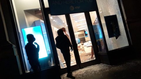 Saqueo en tienda AT&T, Broadway con calle 24, NYC