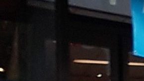 Limpieza de una tienda saqueada en 5ta Av y Broadway