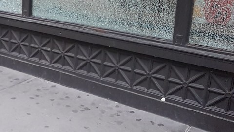 Destrozos en 5ta Av y Broadway, lunes 1 de junio