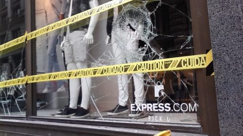 La flamante 5ta Av ahora es una zona de guerra