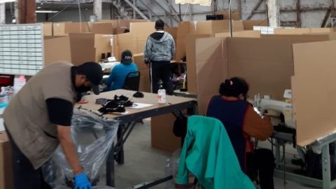 Un proyecto de ley en California busca que les den el salario mínimo.  (Cortesía The Garment Worker Center)