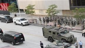 La autora de la divertida escena buscaba traer "energía positiva" a las manifestaciones.